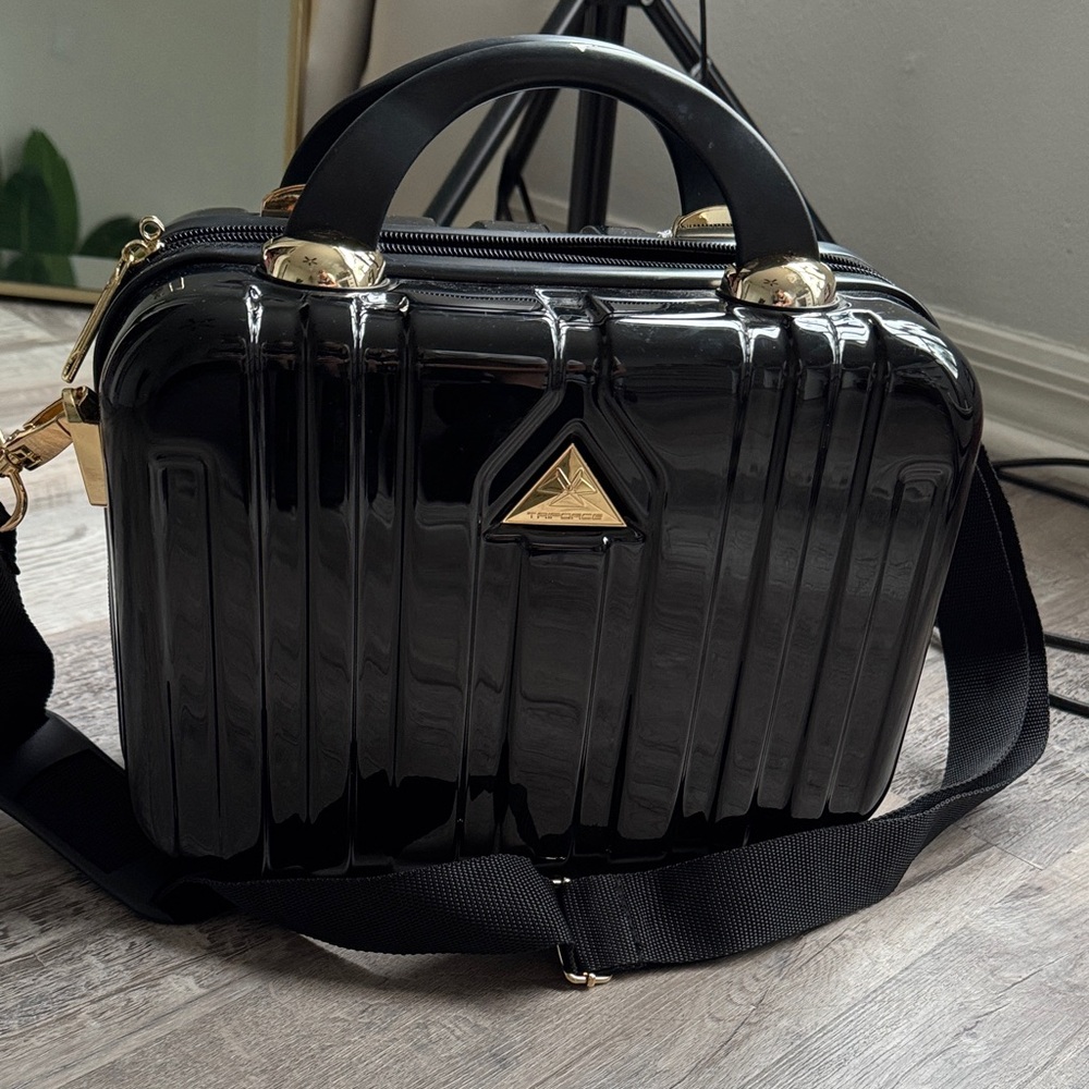 Black Hard case toiletry Bag
